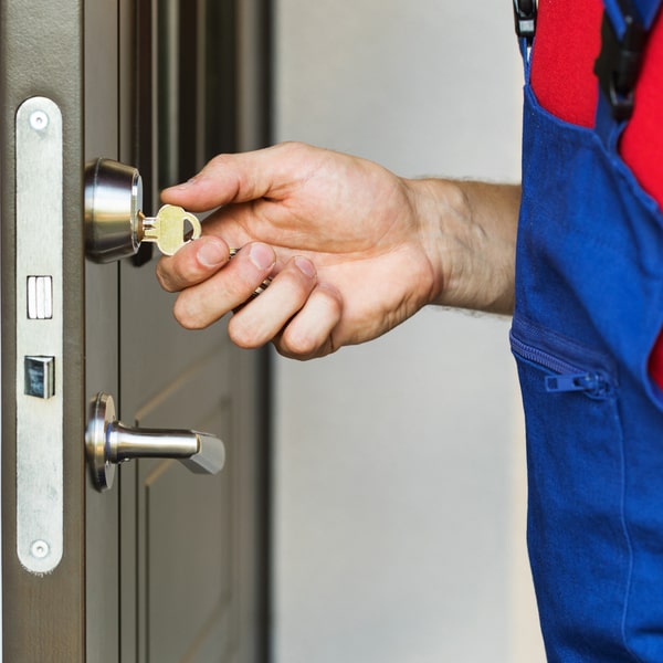 en la cerrajería residencial trabajamos con sistemas de seguridad inteligente para hogares